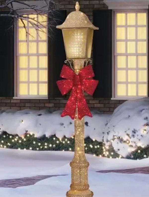 7 foot Street Lamp and Christmas Bow